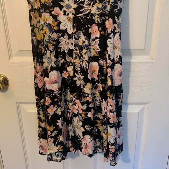 GAP SUN DRESS SPAGHETTI STRAPS AND ELASTIC AT BACK SWING SKIRT PRINT SZ MED - Picture 3 of 10